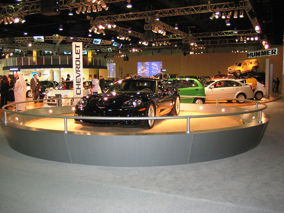 2005迪拜车展旋转展台